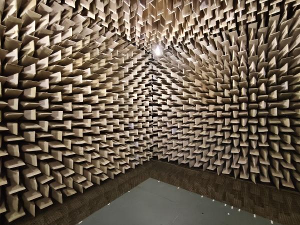 Zdjęcie komory bezechowej w Oddziele Łodź ITC